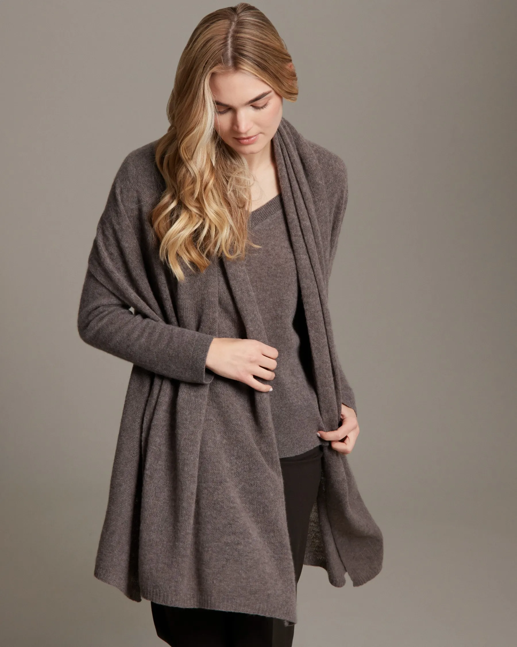 100% Cashmere Breezy Travel Trap - Image 8