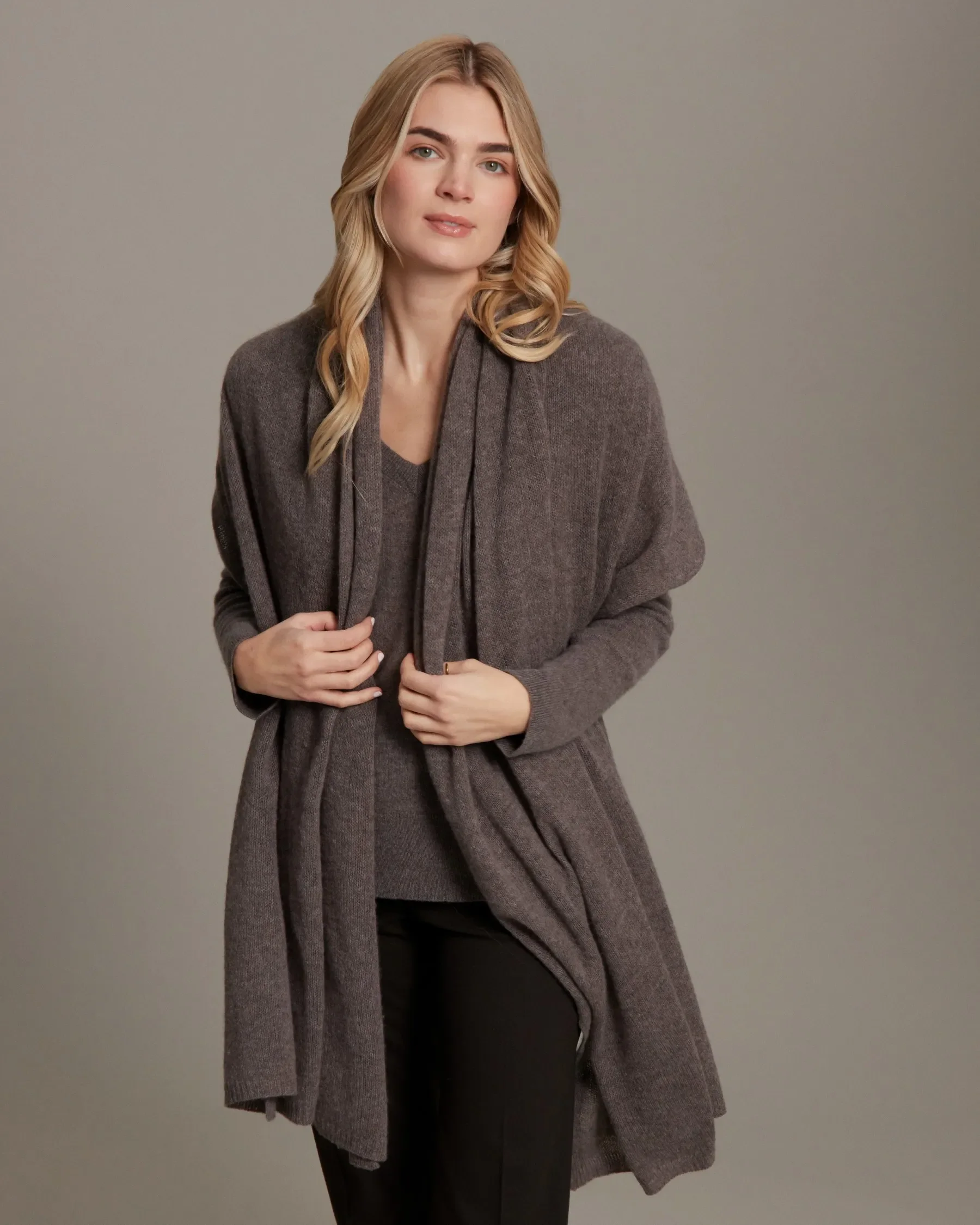 100% Cashmere Breezy Travel Trap - Image 9