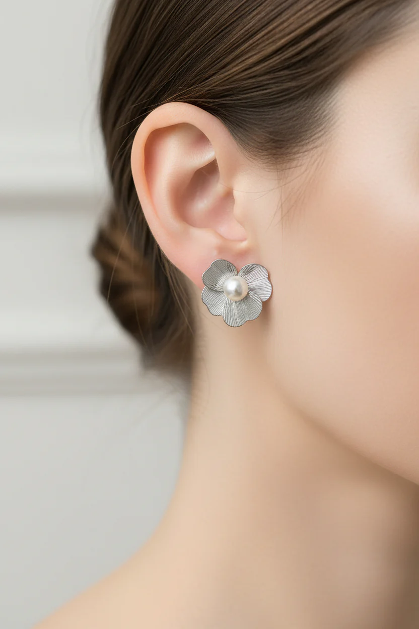 METAL FLOWER FILIGREE WITH PEARL POST EARRINGS - Image 4